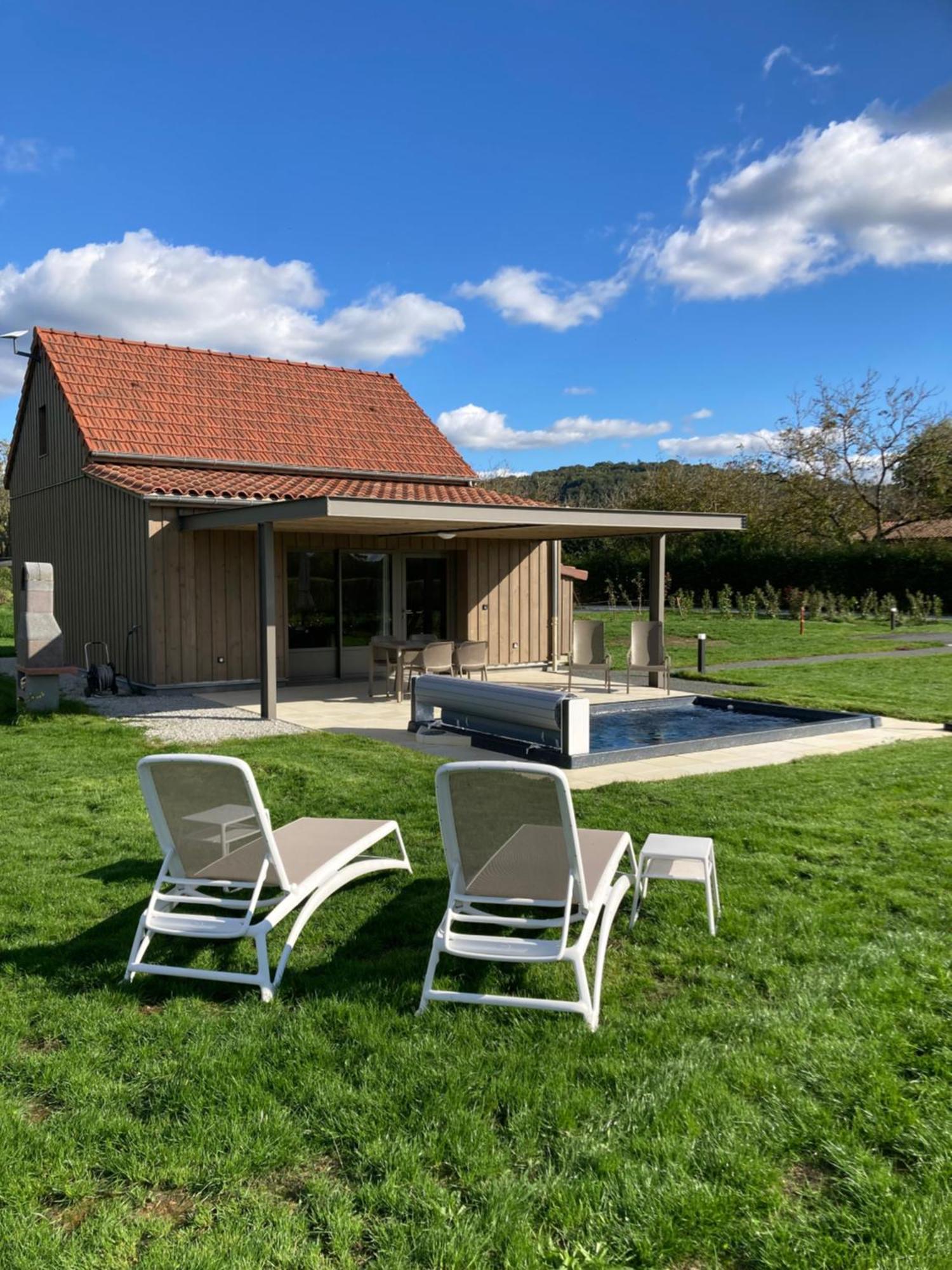 La Plaine Aux Etoiles - Maison Individuelle Avec Piscine Balneo Privative Et Jardin 돔므 외부 사진